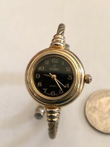 【送料無料】腕時計　ヴィンテージゴールデンクォーツウォッチストレッチブレスレットワークスバッテリーvintage golden quartz watch stretch bracelet works keeps good time battery