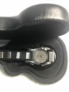 【送料無料】腕時計　デザインオリジナルブラックシルバーギタークォーツ