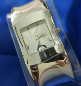 楽天hokushin【送料無料】腕時計　グラマシーシルバートーンカフブレスレットウォッチバッテリーワークスgramercy b2615 silver tone cuff bracelet watch, battery, works a15