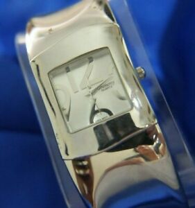 【送料無料】腕時計 グラマシーシルバートーンカフブレスレットウォッチバッテリーワークスgramercy b2615 silver tone cuff bracelet watch, battery, works a15