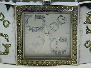 【送料無料】腕時計　シルバートーンクォーツアナログレディースブレスレットguess g86073l silver tone quartz analog ladies bracelet watch sz 7