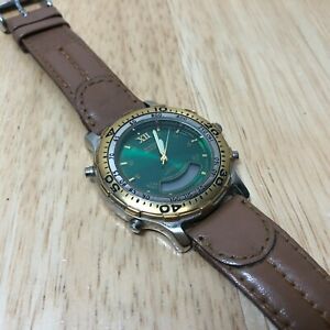 【送料無料】腕時計　アーミトロンメンズベゼルデュアルトーングリーンクォーツウォッチarmitron mens 30m moving bezel dual tone green quartz watch hours~partial work