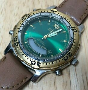 【送料無料】腕時計　アーミトロンメンズベゼルデュアルトーングリーンクォーツウォッチarmitron mens 30m moving bezel dual tone green quartz watch hours~partial work