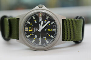 【送料無料】腕時計　ヴィンテージドイツマイクロテックバットグリーンストラップvintage mwc german military watch mb microtec h3 marz2011 batt green strap