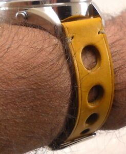 【送料無料】腕時計　シンチュリンレーシングスポーツユニバーサルファットマノベラペレミリメートルコロニアルcinturino racing sport univer fatto a manovera pelle 22 mm coloniale