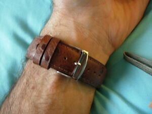 腕時計　ブレスレットフェイトメインヴォーテーブルファコンファコンオートルシュマロンクチュールトントン17 mm bracelet fait main veau veritable facon autruche marron couture ton t