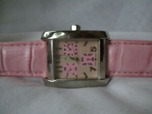 【送料無料】腕時計　スイスモダンピンクレザーシルバートーンワーキングswiss made watch modern pink genuine leather silver toned rectangular working