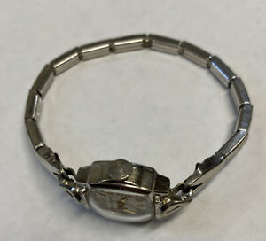 【送料無料】腕時計　ウィメンズスイスブローバロールゴールドベゼルウォッチランmint womens swiss bulova l5 17 jewels 10k rolled gold bezel 6bmc watch runs