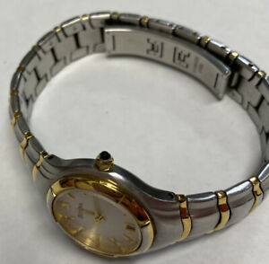 【送料無料】腕時計　ブローバシルバーゴールドトーンラウンドバッテリーwomen’s bulova silver amp; gold tone date watch 98u25 round battery