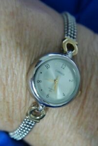 【送料無料】腕時計 タイムスブレスレットゴールドシルバートーンウォッチバッテリーキャリッジcarriage by timex u1 bracelet gold amp; silver tone watch battery running a20 【送料無料】腕時計 タイムスブレスレットゴールドシルバートーンウォッチバッテリーキャリッジcarriage by timex u1 bracelet gold amp; silver tone watch battery running a20