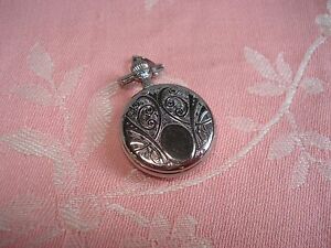 【送料無料】腕時計　プチモントレフェムペンデンティフクアルツヴィエミンレニエpetite montre femme pendentif a quartz vuillemin regnier