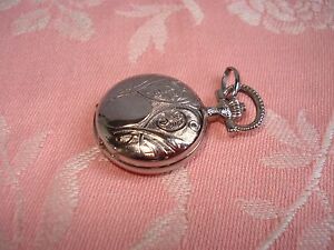 【送料無料】腕時計　プチモントレフェムペンデンティフクアルツヴィエミンレニエpetite montre femme pendentif a quartz vuillemin regnier