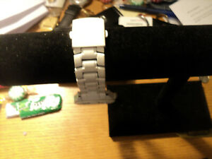 【送料無料】腕時計　バッテリーguess waterpro g12543l white wrist watch for women wr100m battery