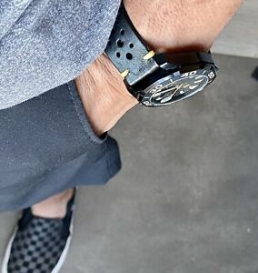 【送料無料】腕時計　ヴィンテージブラックトゥスカンイタリアンレザーレーシングウォッチストラップイエローステッチ