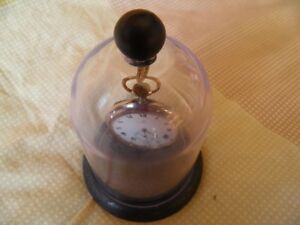 【送料無料】腕時計　プレゼントワールモントルグーセットサポートヴィトリンクロッシュポルトモントルポッシュスーグローブpresentoir montre a gousset support vitrine cloche porte montre poche sous