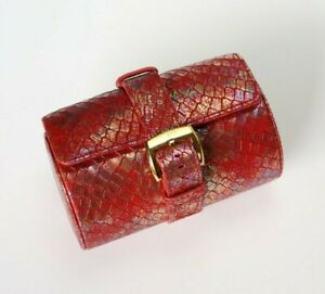 【送料無料】腕時計 スイスポータブルロールトラベルケースメタリックレッドswiss reimagined genuine leather portable watch roll travel case metallic red 【送料無料】腕時計 スイスポータブルロールトラベルケースメタリックレッドswiss reimagined genuine leather portable watch roll travel case metallic red