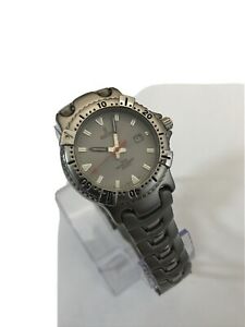 【送料無料】腕時計　フェスティナウィメンズチタニウムエクセレントfestina womens titanium watch8903 excellentamp; batteries 5756..