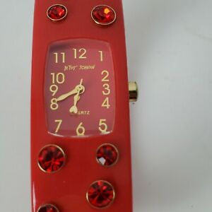 【送料無料】腕時計　ベッツィージョンソンレディースハートウォッチnwot betsey johnson womens red square jewel heart watch fits small wrist xmas