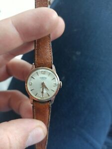 【送料無料】腕時計　モントレオーレオールフェムスイスプラークローズフォンシオンヌmontre aureole femme swiss plaque or rose fonctionne