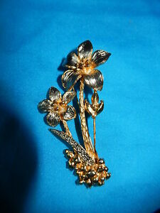 ancienne broche metal dore et argente fleur bijoux fantaisie de qualite vintageブローチシルバーフラワージュエリーファンシーヴィンテージ※注意※NYからの配送になりますので2週間前後お時間をいただきます。人気の商品は在庫が無い場合がございます。ご了承くださいませ。サイズの種類の商品は購入時の備考欄にご希望のサイズをご記載ください。　携帯メールでの登録ですと楽天からのメールが届かない場合がございます。