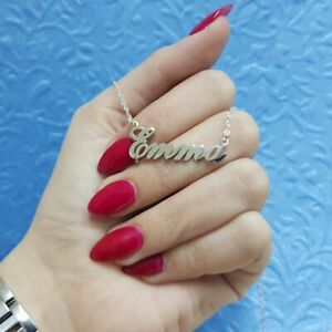 【送料無料】ジュエリー・アクセサリー カスタムネームプレートネックレスチャームパーソナライズジュ..