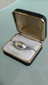 【送料無料】ジュエリー・アクセサリー シルバーメタルラグビーボールペンダントpendentif ancien ball..