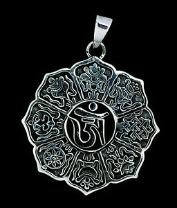 pendentif tibetain astamangala om argent massif 925 86g bijoux tibet 6816 m2チベットペンダントアスタマンガラオムマッシブシルバージュエリーチベット※注意※NYからの配送になりますので2週間前後お時間をいただきます。人気の商品は在庫が無い場合がございます。ご了承くださいませ。サイズの種類の商品は購入時の備考欄にご希望のサイズをご記載ください。　携帯メールでの登録ですと楽天からのメールが届かない場合がございます。