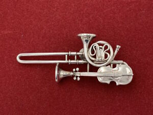 ジュエリー・アクセサリー ピンブローチピンシルバーメタルヴィンテージブローチピンgrande broche pin’s instruments musique metal argente vintage brooch pin music