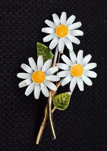 【送料無料】ジュエリー・アクセサリー ヴィンテージサインカプリゴールデンエナメルチャモマイルズブローチvintage signe capri dore email chamomiles broche
