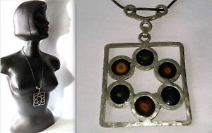 【送料無料】ジュエリー・アクセサリー メタルマルテレエナメルアーティストコリアーペンデンティフビジューcollier pendentif bijou dartiste en metal martele et emaille signe