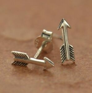 【送料無料】ジュエリー・アクセサリー タイニースターリングシルバーアロースタッドポストイヤリングママガールtiny sterling silver 925 boho arrow stud post earrings mom wife girl gift