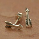 【送料無料】ジュエリー・アクセサリー タイニースターリングシルバーアロースタッドポストイヤリングママガールtiny sterling silver 925 bo...