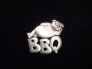 jj jonette jewelry silver pewter bbq pink pig pinジョネットジュエリーシルバーピューターピンクピッグピン※注意※NYからの配送になりますので2週間前後お時間をいただきます。人気の商品は在庫が無い場合がございます。ご了承くださいませ。サイズの種類の商品は購入時の備考欄にご希望のサイズをご記載ください。　携帯メールでの登録ですと楽天からのメールが届かない場合がございます。