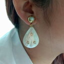 【送料無料】ジュエリー・アクセサリー ホワイトシェルホワイトカルチャーパールゴールドメッキスタッドイヤリングwhite shell white cultured pearl cz pave gold plated stud earrings