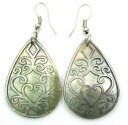 【送料無料】ジュエリー・アクセサリー パールシェルスクロールダングルドロップイヤリングジュエリーhand carved mother of pearl shel...