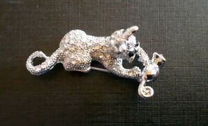 【送料無料】ジュエリー・アクセサリー ラインストーンマウスヴィンテージキャッチブローチbroche chat attrapant une souris strass metal couleur argent vintage xx eme