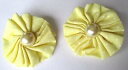 yzWG[EANZT[ CONbvBe[Wboucles doreille clip fleur tissus jaune pale fausse perle bijou vintage 233