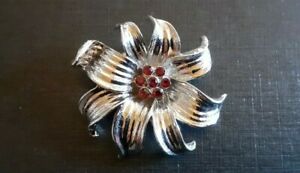 ジュエリー・アクセサリー アールデコブローチラインストーンレッドメタルビンテージシルバーカラーbroche art deco ancienne fleur strass rouge metal couleur argent vintage xxeme