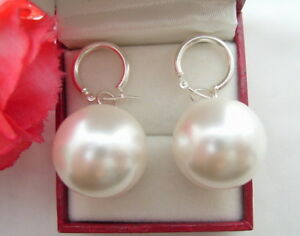 【送料無料】ジュエリー・アクセサリー ホワイトラウンドシーシェルパールシルバーフープイヤリング20mm white round sea shell pearl ..