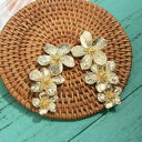 【送料無料】ジュエリー・アクセサリー イヤリングゴールデンレジントップポーチboucles doreilles 3 fleurs petales resine dorees top qualite neuves pochette