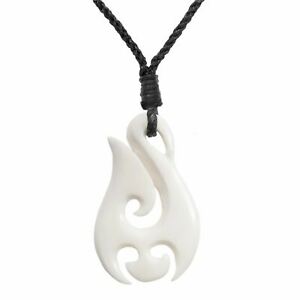 ジュエリー・アクセサリー ハンドマオリボーンフックコルクジラテールカラー81stgeneration sculpte a la main os maori hamecon koru queue baleine collier