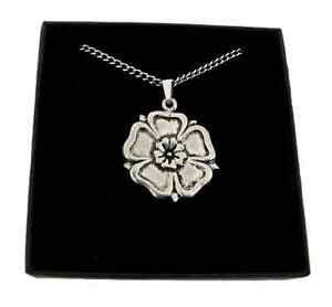 【送料無料】ジュエリー・アクセサリー ボックススズローズハンドペンダントanglais rose pendentif fait main en etain massif in the gb dans une boite cadeau