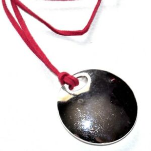 【送料無料】ジュエリー・アクセサリー ビクトリアネックレスペンダントペンダントシルバースチールコードvictoria collier gros pendentif galet en acier argente cordon rouge bijou