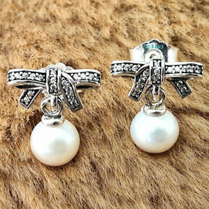 ジュエリー・アクセサリー スターリングシルバーデリケートパールクリアチャームイヤリング925 sterling silver delicate sentiments white pearl clear cz earrings charm