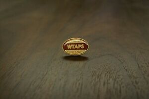 【送料無料】ジュエリー・アクセサリー ワップスブランドゴールドレッドメタルピンバッジネイバーフッドgenuine wtaps brand gold red metal pin badge ss2018 neighborhood