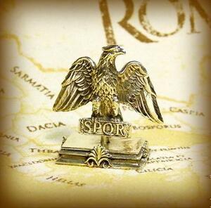 【送料無料】ジュエリー・アクセサリー ローマイーグルシーザーチャームキーチェーンローマブロンズrome total war exclusive bronze pendant roman eagle caesar spqr charm keychain