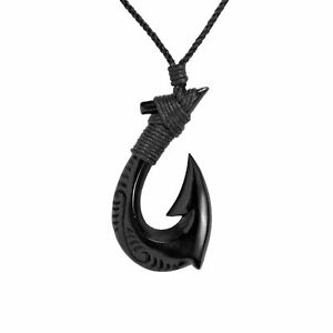 【送料無料】ジュエリー・アクセサリー マオリホルンヘイマタウグラヴェカラーペンダント81stgeneration collier pendentif en corne sculpte maori hei matau grave