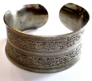 【送料無料】ジュエリー・アクセサリー ブレスレットカフシルバーヴィンテージlarge beau bracelet manchette couleur argent bijou vintage tres finement grave
