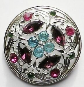 grande broche ronde couleur argent cristaux signe sarah cov bijou vintage 2972ブローチシルバークリスタルヴィンテージ※注意※NYからの配送になりますので2週間前後お時間をいただきます。人気の商品は在庫が無い場合がございます。ご了承くださいませ。サイズの種類の商品は購入時の備考欄にご希望のサイズをご記載ください。　携帯メールでの登録ですと楽天からのメールが届かない場合がございます。