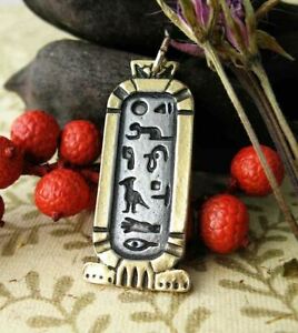 ジュエリー・アクセサリー エジプトカルトゥーシュペンダントティンメッキゴールドegyptien cartouche amulette pendentif seulement etain plaque or hieroglyphes